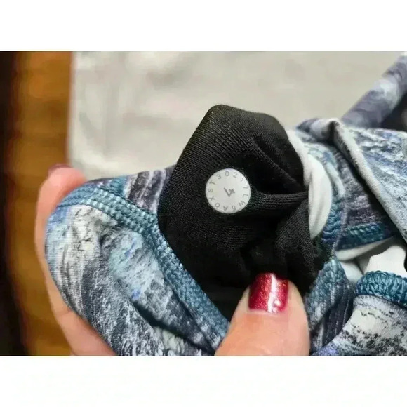 Lululemon Wunder Under Hi-Rise 7/8 Tight (Full-On Luxtreme 25". Size 4 - Picture 5 of 10